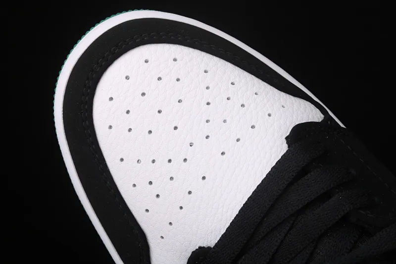 All Categories Air Jordan Jordan Series Basketball Shoes Air Jordan 1 Low New Version Air Jordan 1 Low AJ1 Joe 1 Low Top Leather Black Green Toe 553558-113
